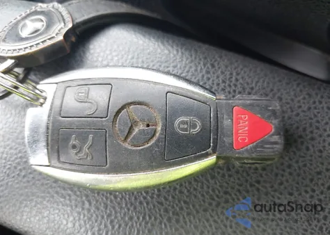 2009 Mercedes-Benz C 300 Luxury/Sport z USA, uszkodzony, nr VIN WDDGF54X39F200565